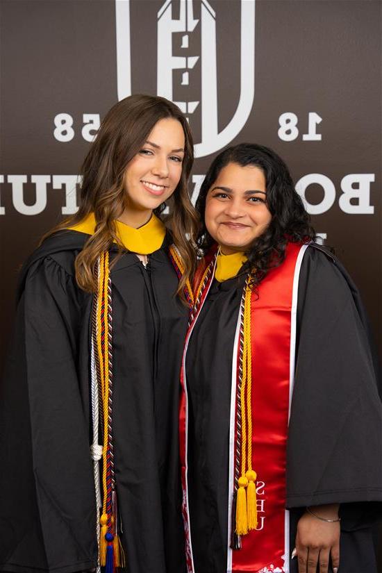 Ayushi Jain and Caroline Rozanski (right)